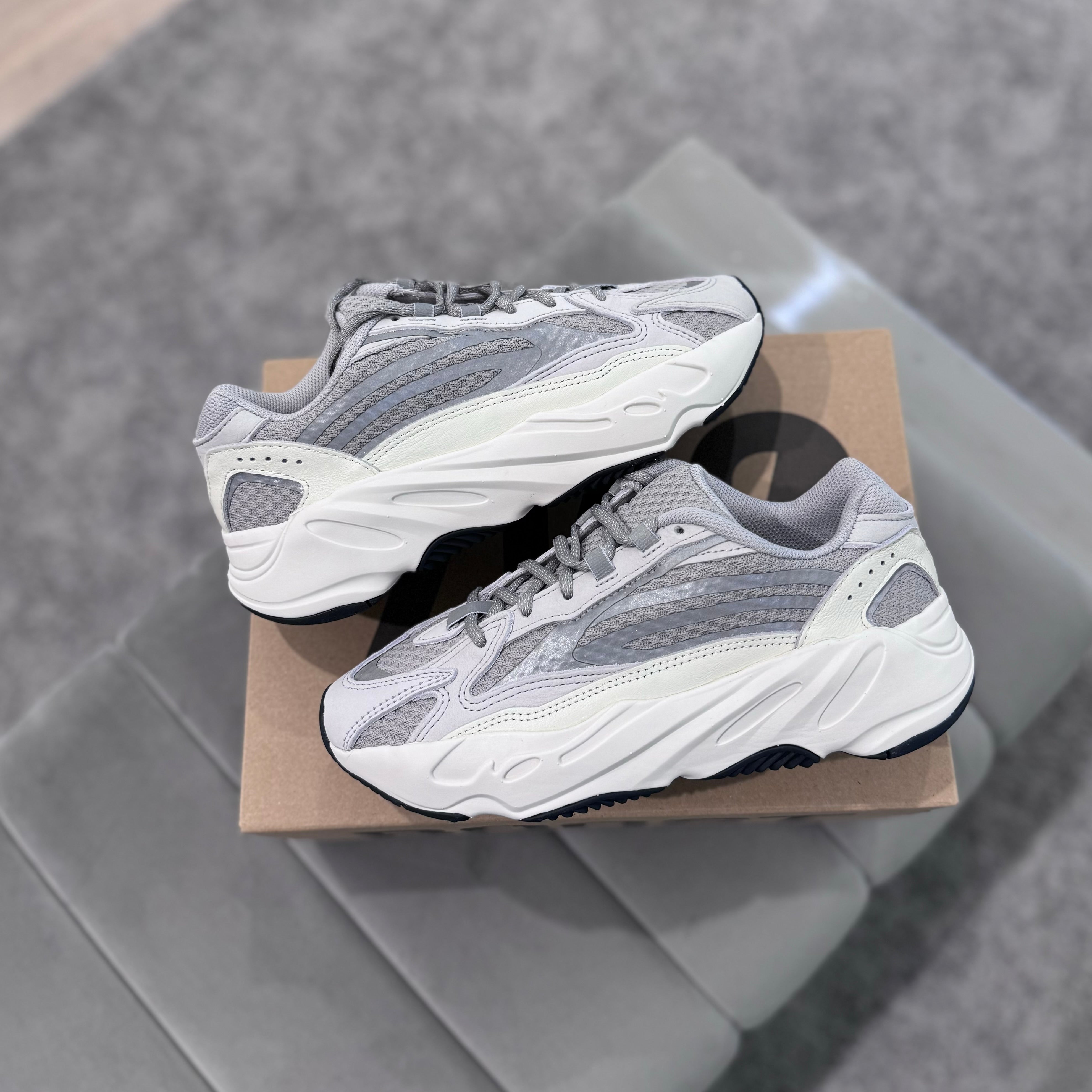 Harga retail clearance adidas yeezy 700