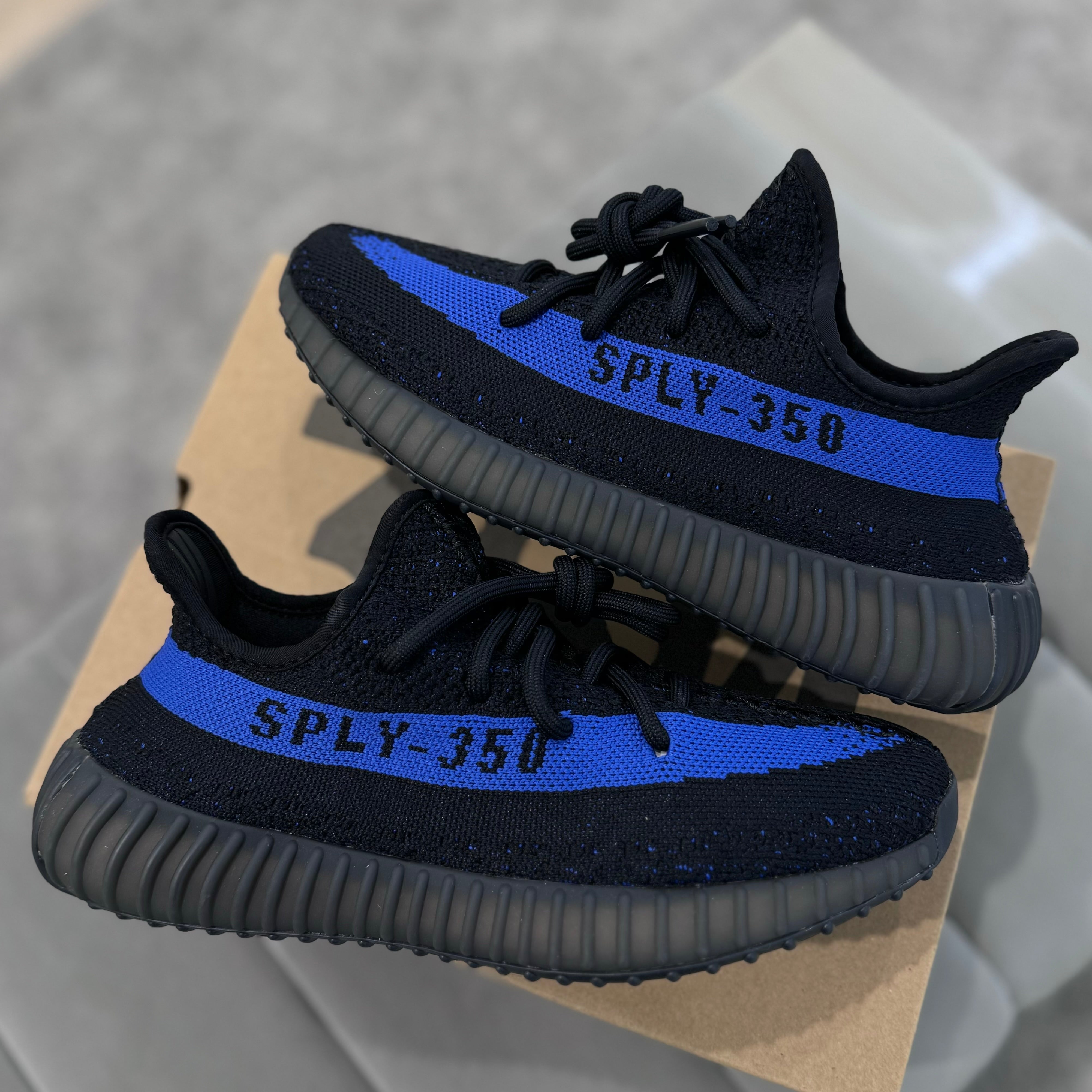 Sky blue hot sale yeezy 35