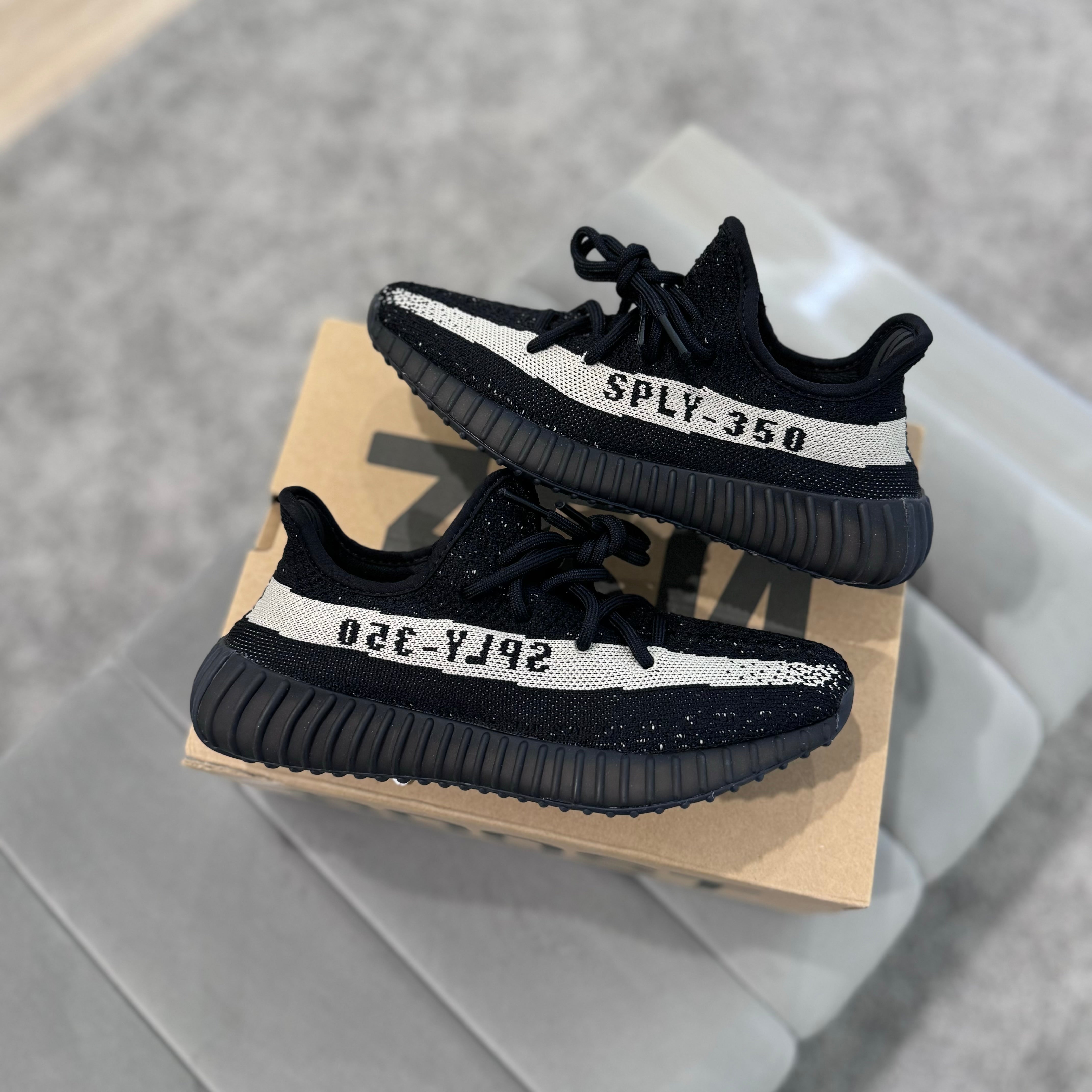 Yeezy sply 350 hot sale v2 oreo